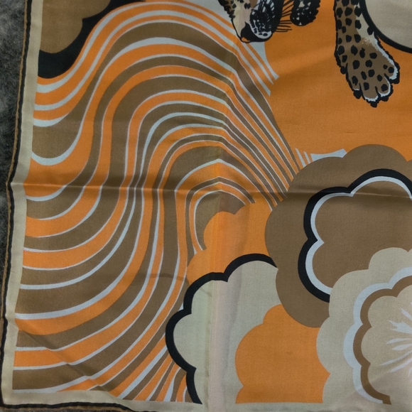 SOLD!! Gorg VTG Burmel 🖤 🤎 🧡 Silk Hand rolled Scarf w Floral and Cheetah - Picture 5 of 7